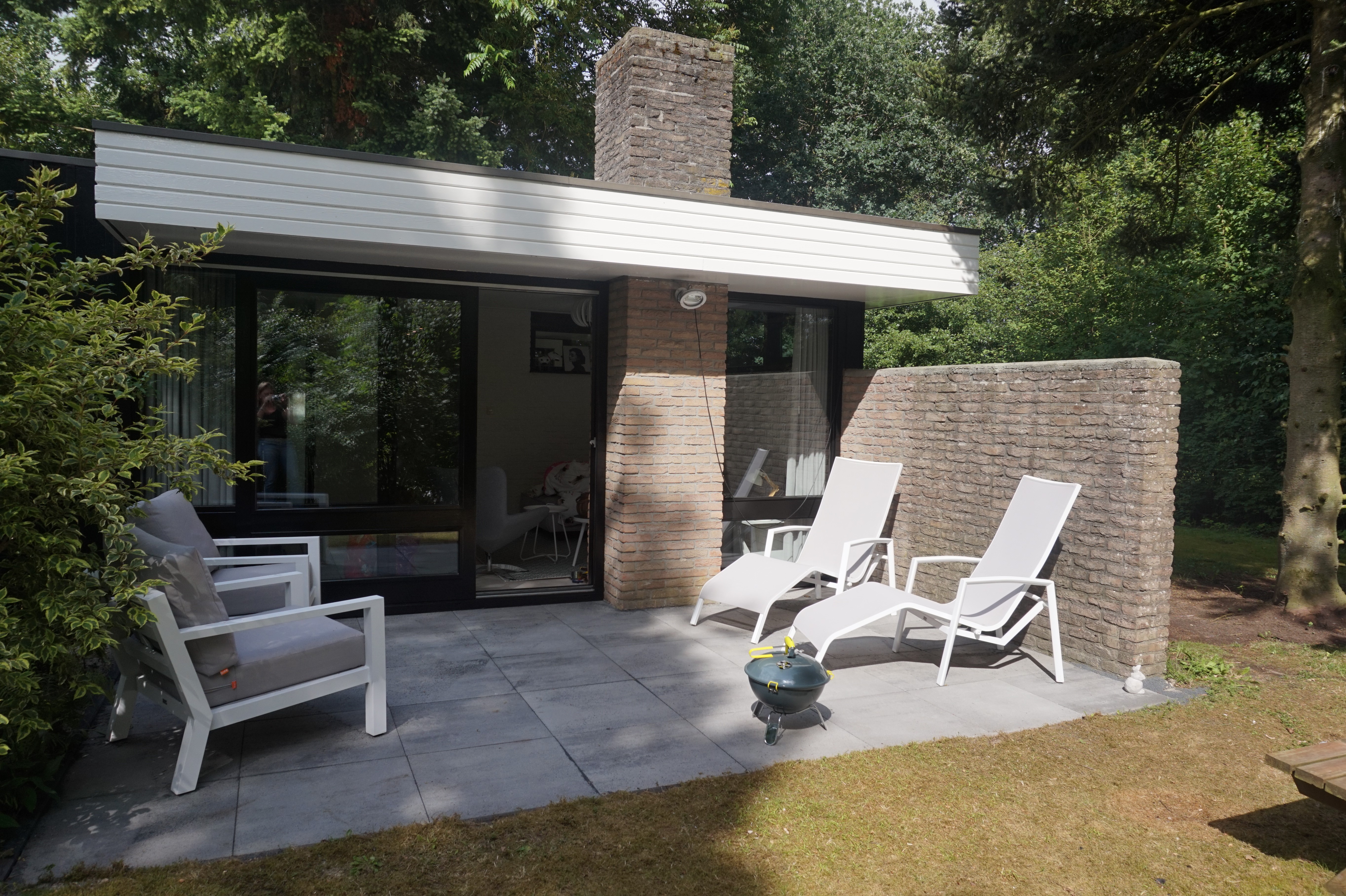 Custom patio installation example - outdoor living space with pavers
